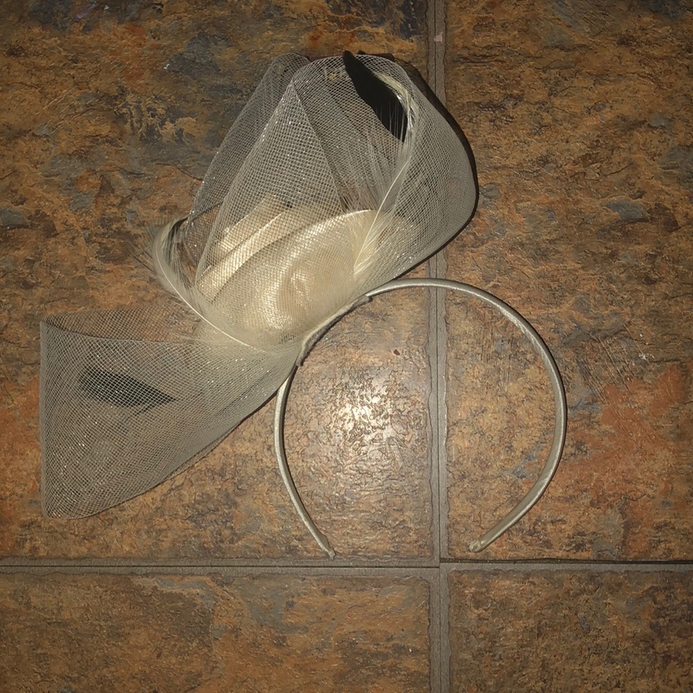 NWT white flower headband